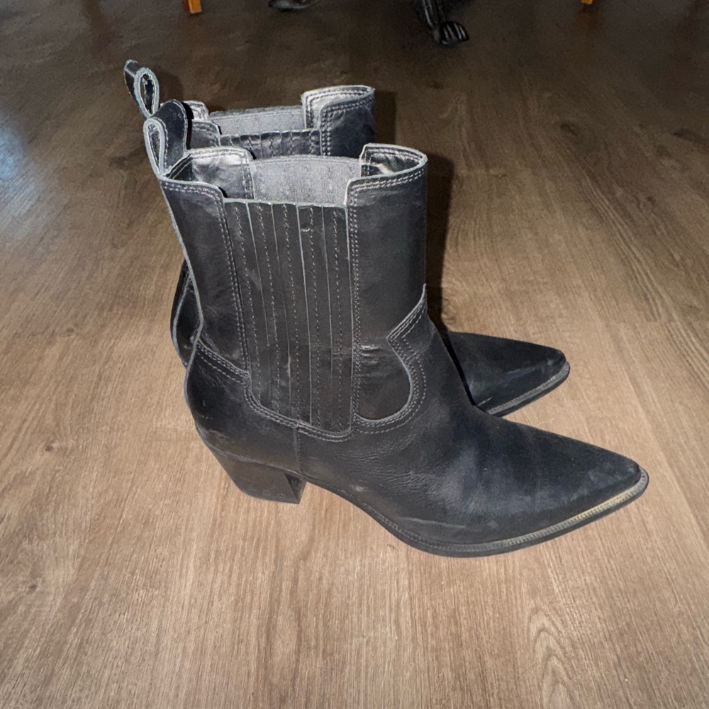Dolce Vita Black Pointed-Toe Western Ankle Boots